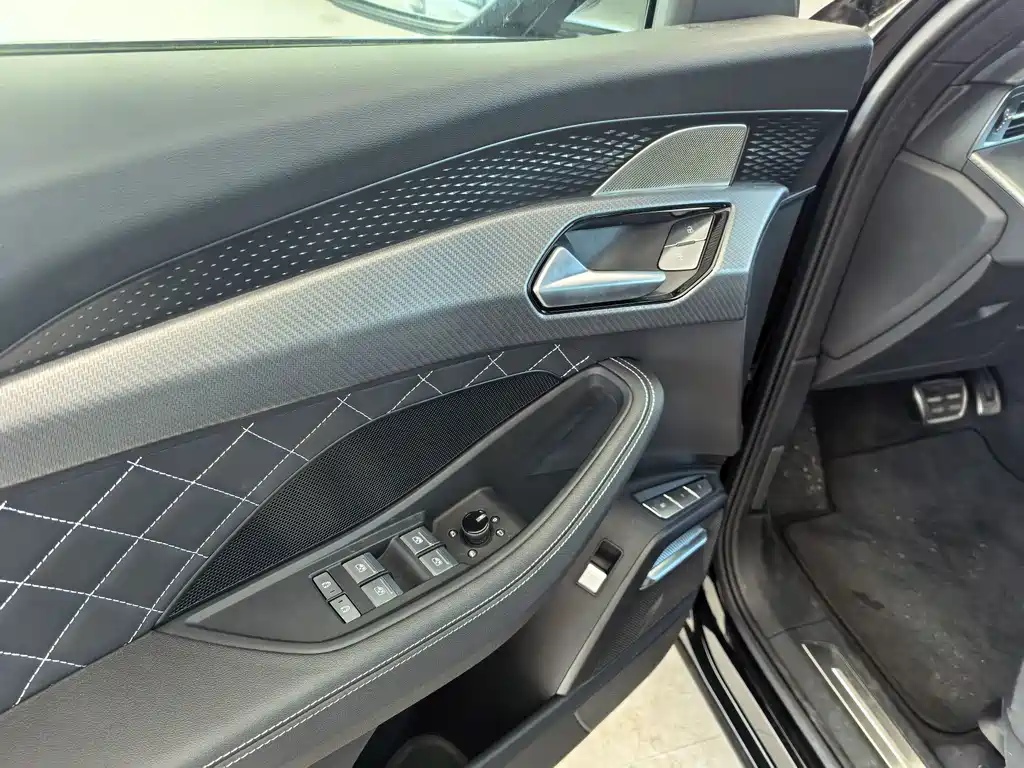 Audi Q6 — миниатюра 9
