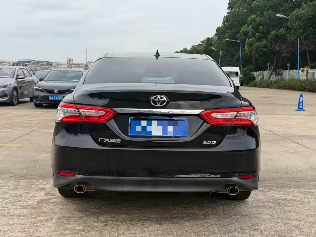 Toyota Camry — миниатюра 8