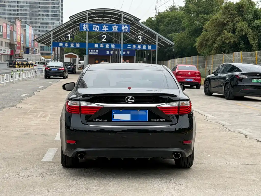 Lexus ES — миниатюра 5