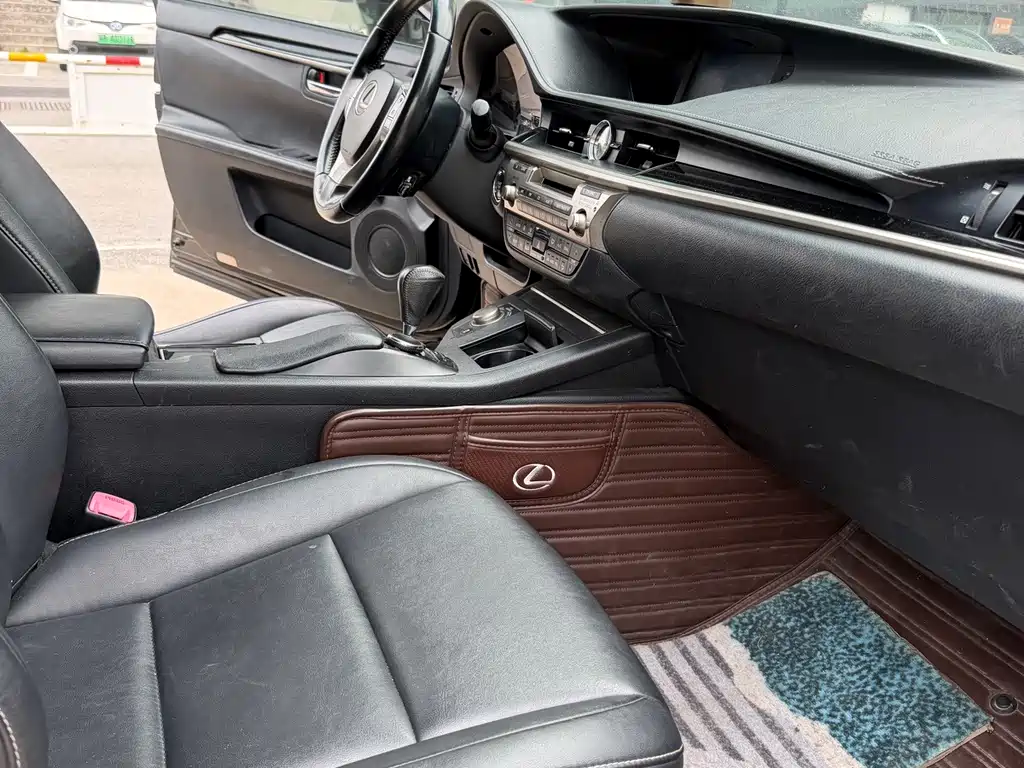 Lexus ES — миниатюра 11