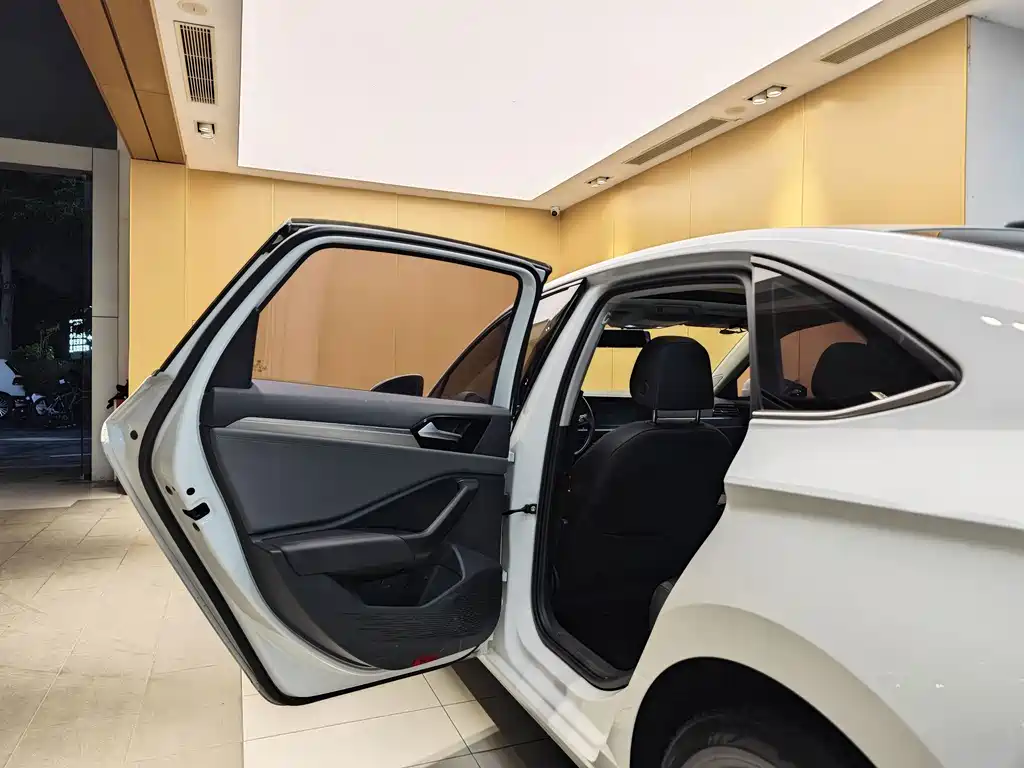 Volkswagen Sagitar — миниатюра 20