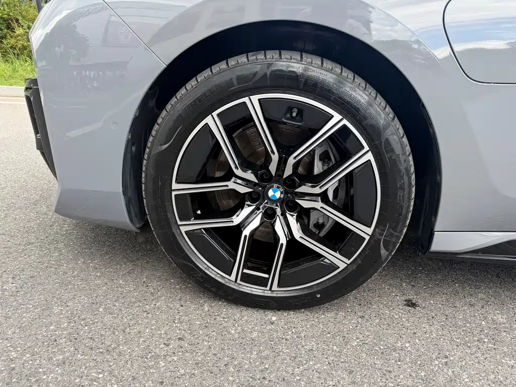 BMW i7 — миниатюра 5