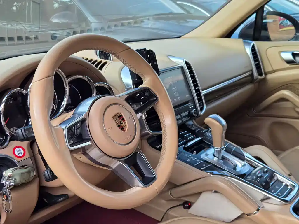 Porsche Cayenne — миниатюра 6