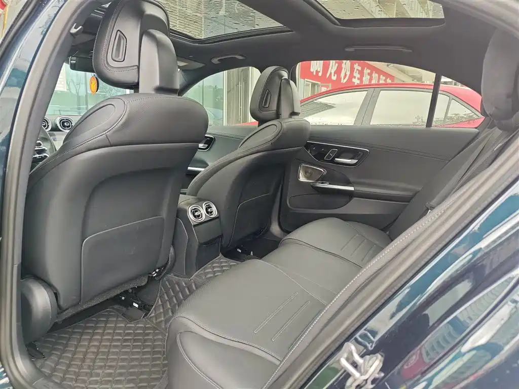 Mercedes-Benz C-Class — миниатюра 4
