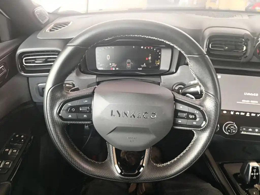 Lynk & Co 02 Hatchback — миниатюра 11