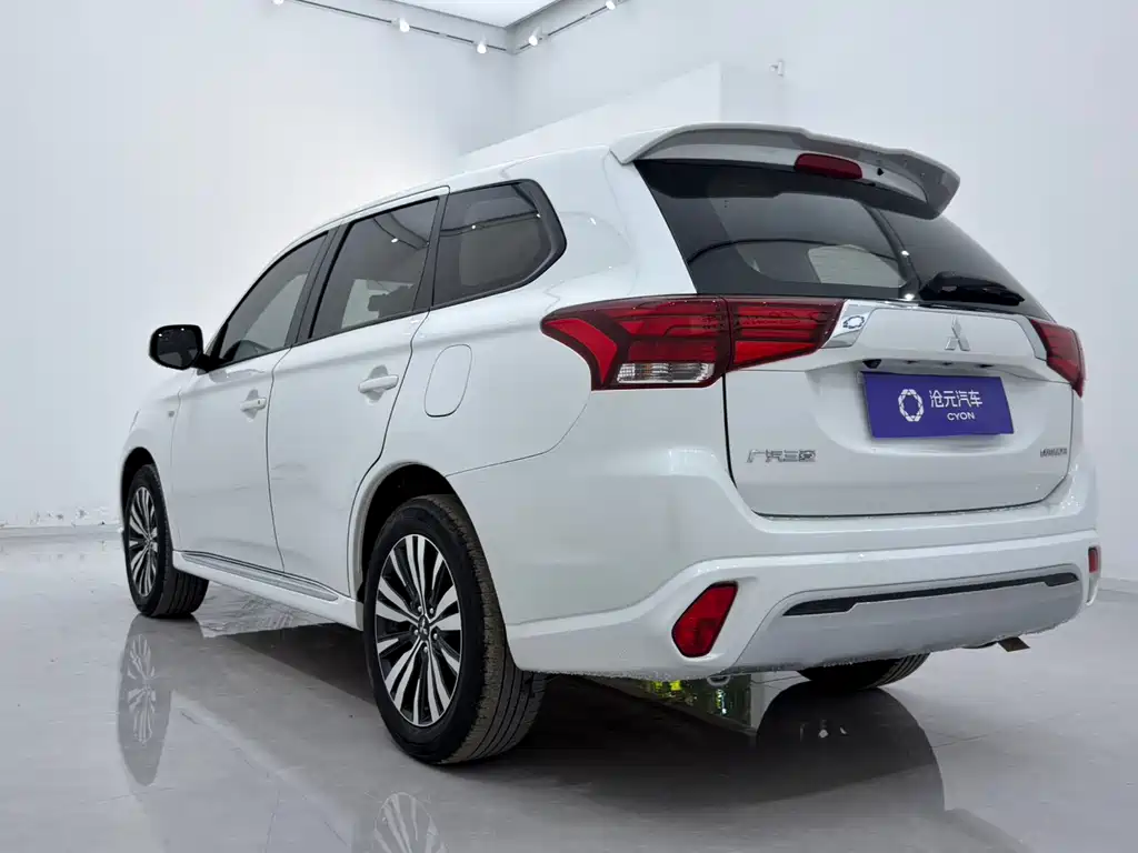 Mitsubishi Outlander — миниатюра 4