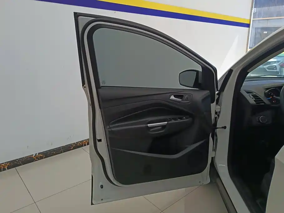 Ford Kuga — миниатюра 7