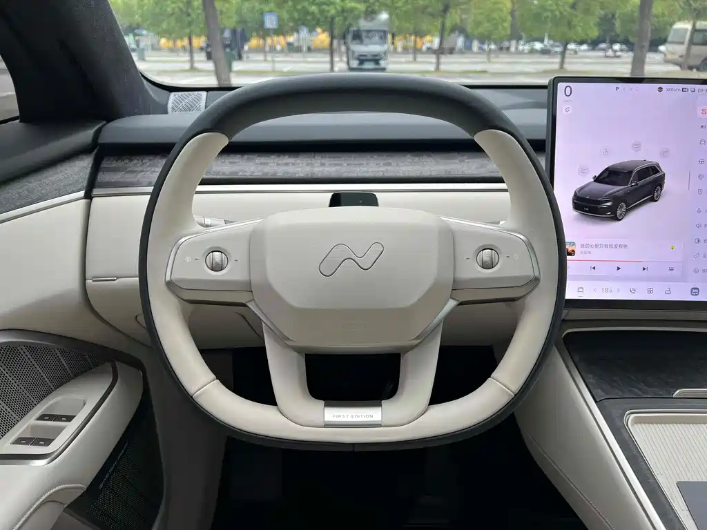 Onvo L90 2025 Max мест