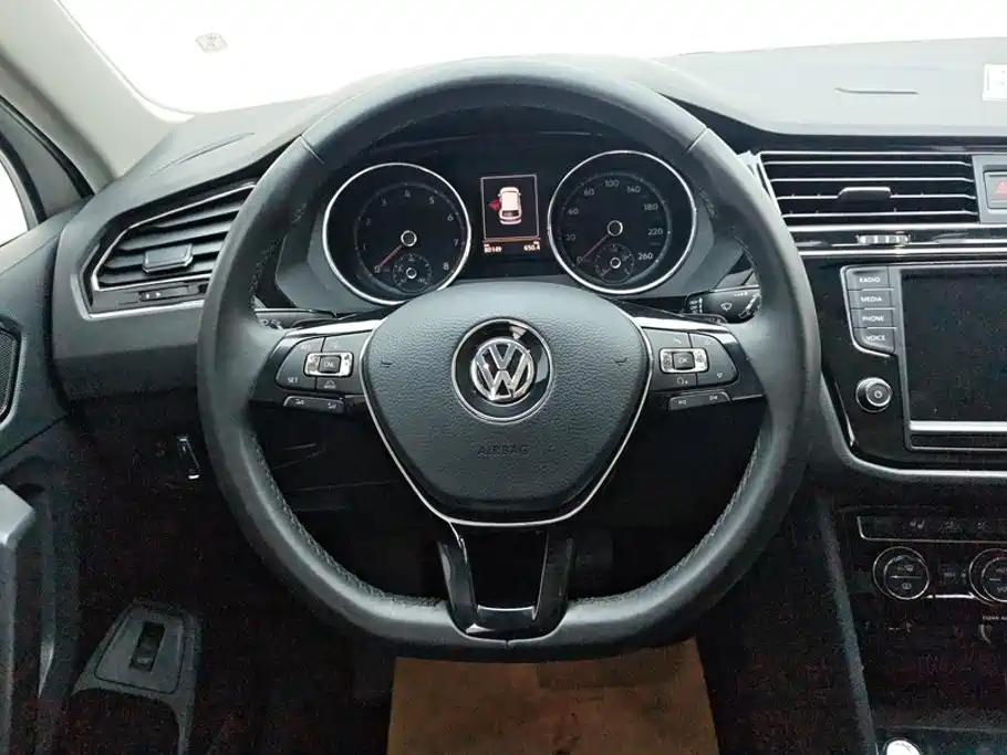 Volkswagen Tiguan L — миниатюра 15