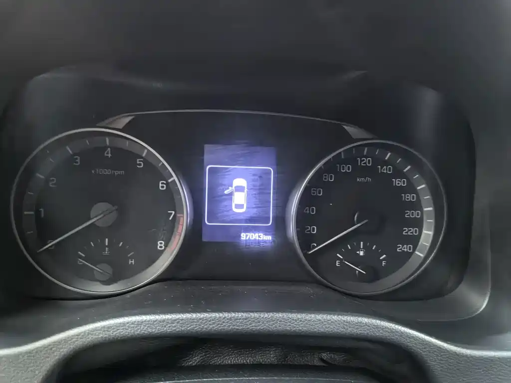 Hyundai Elantra — миниатюра 15
