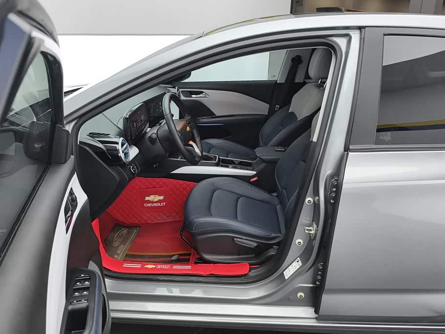 Chevrolet Monza 1.5 л 2023 г. Серебристо-серый, пробег 31500 км