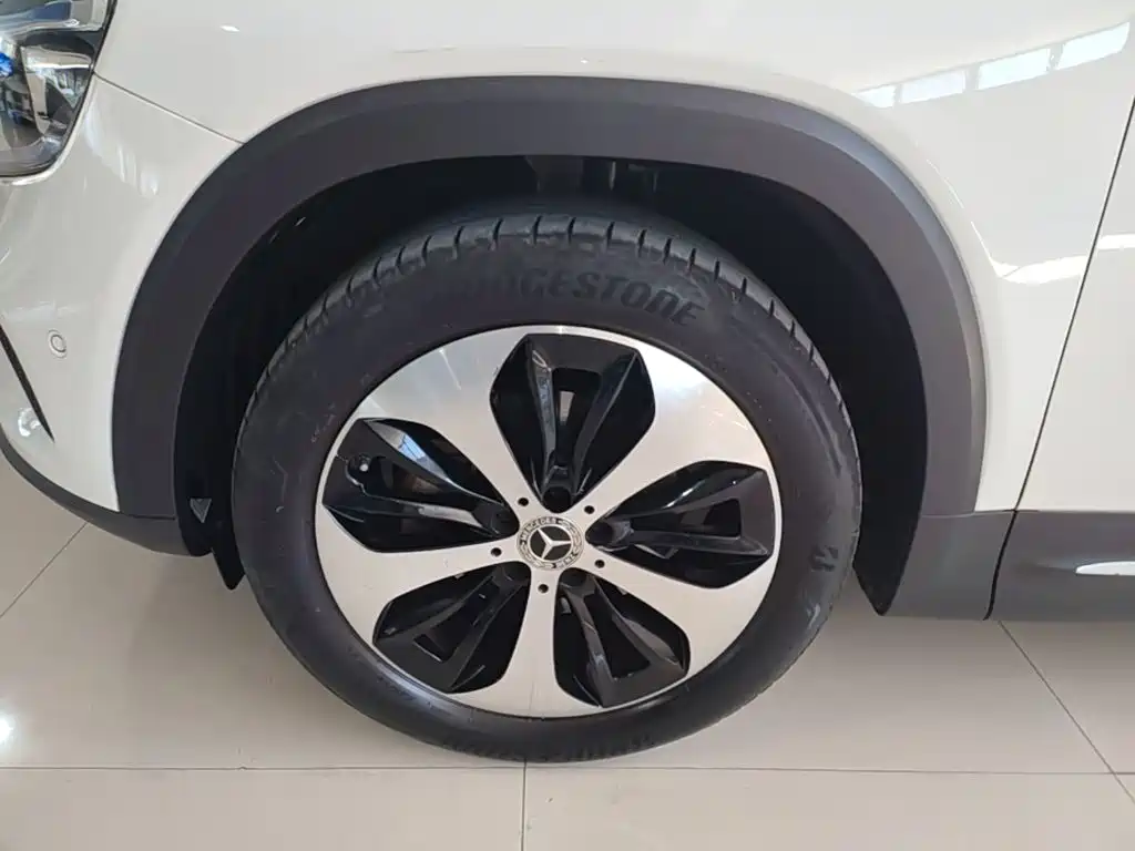 Mercedes-Benz GLB — миниатюра 23