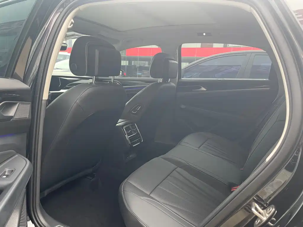 Volkswagen Passat 2025 380TSI