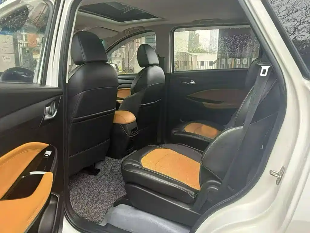 Wuling Hongguang S3 — миниатюра 10