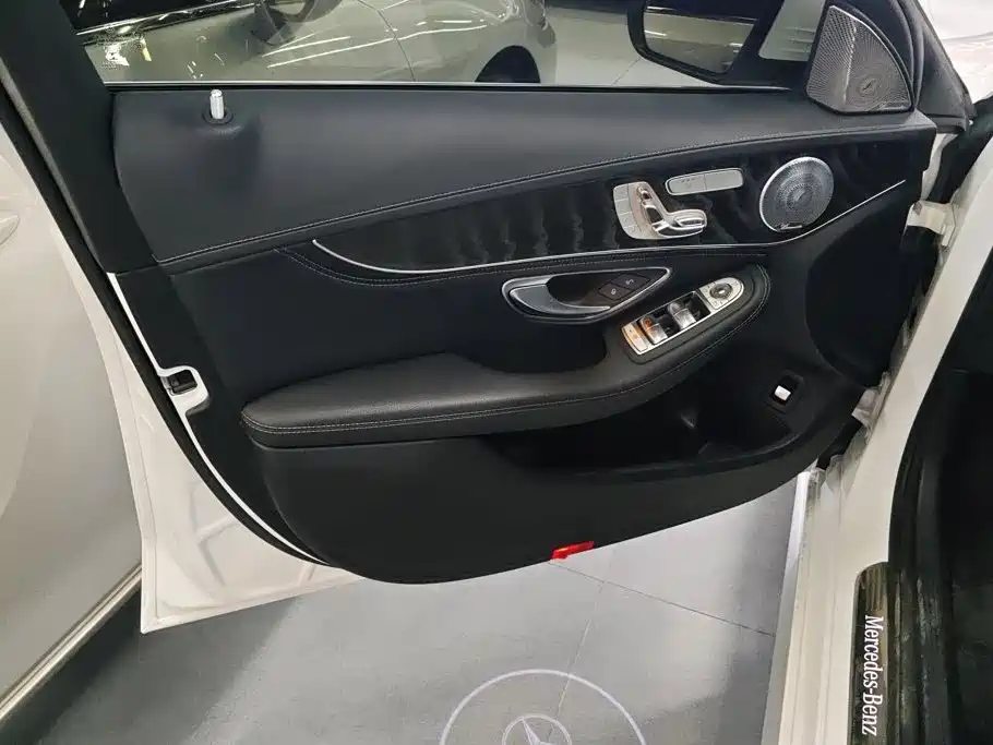Mercedes-Benz C-Class — миниатюра 7