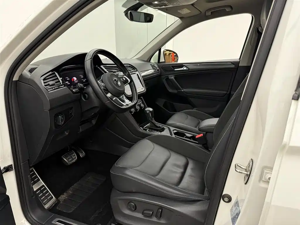 Volkswagen Tiguan L L 2021 330TSI AT R-Line