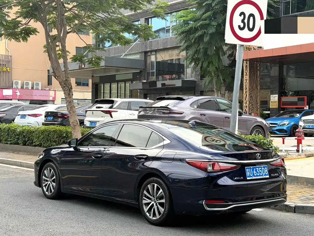 Lexus ES — миниатюра 14