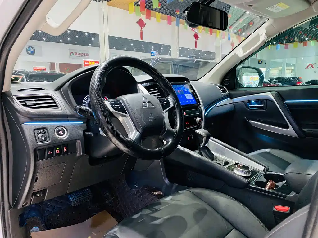 Mitsubishi Pajero Sport (Import) — миниатюра 8