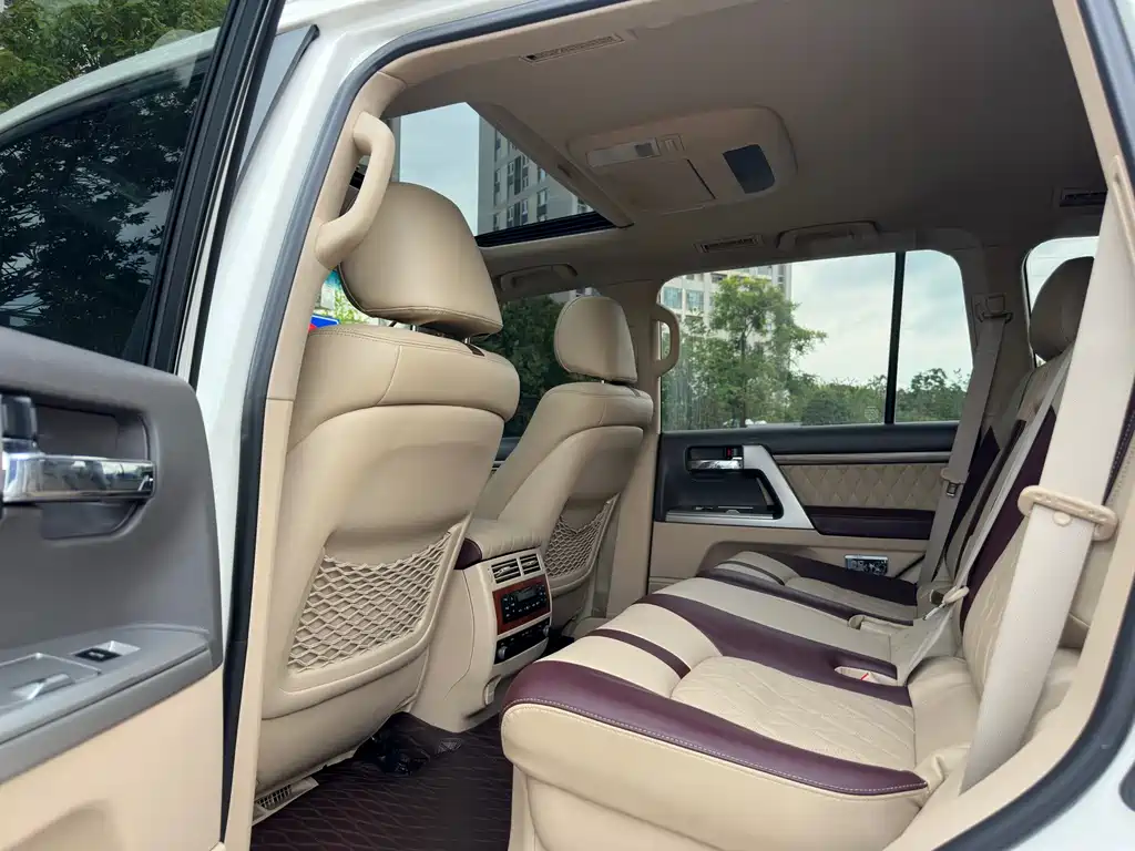 Toyota Land Cruiser 2012 4.6L AT VX-R