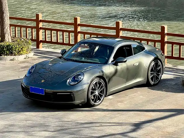 PORSCHE 911