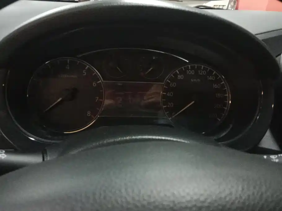 Nissan Tiida — миниатюра 13
