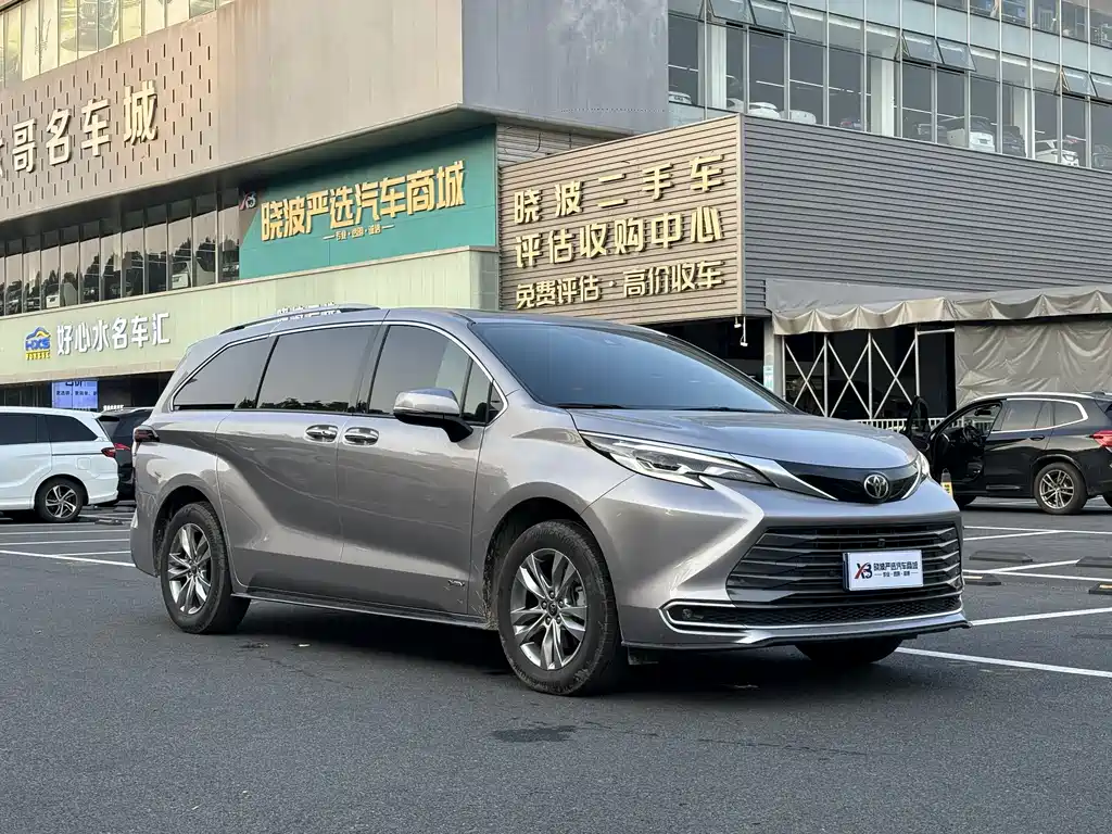 Toyota Sienna — миниатюра 3