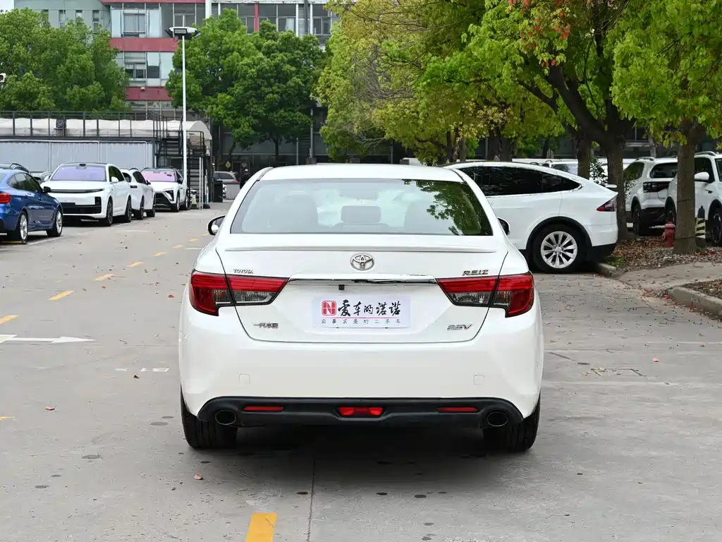 Toyota Reiz — миниатюра 4