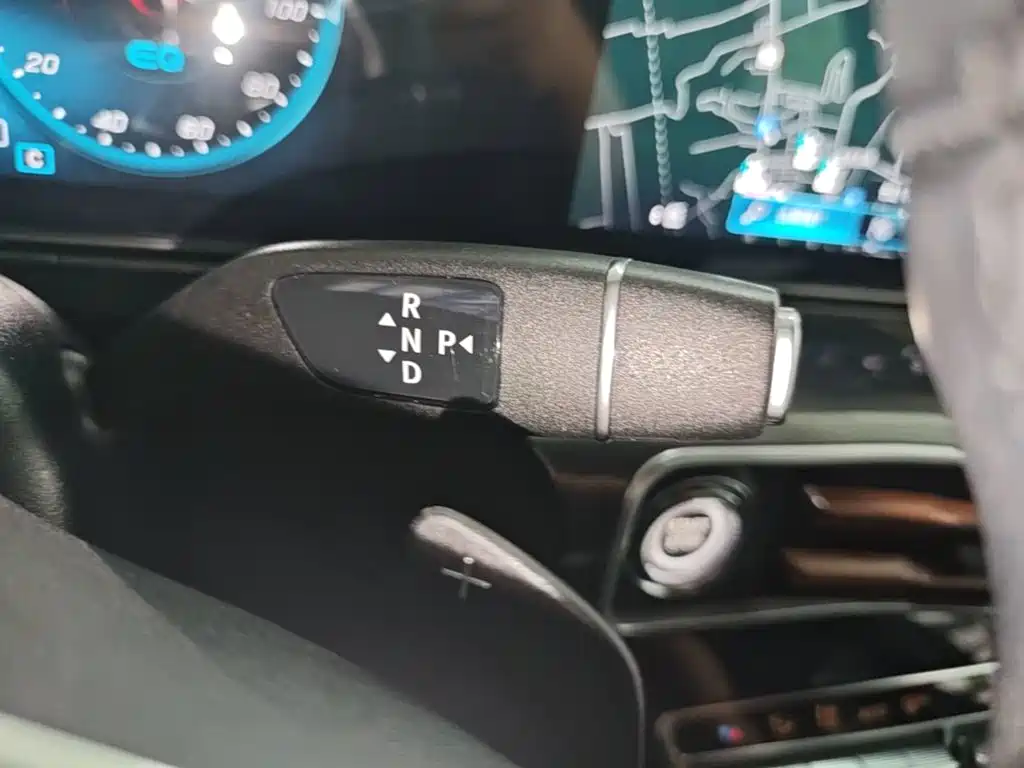 Mercedes-Benz EQC — миниатюра 14