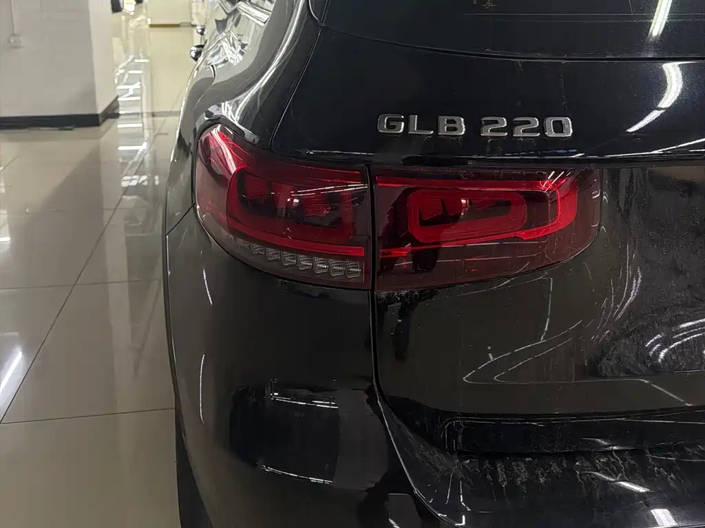 Mercedes-Benz GLB - фото 14