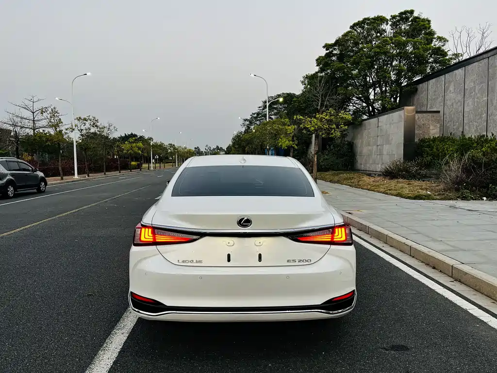 LEXUS ES