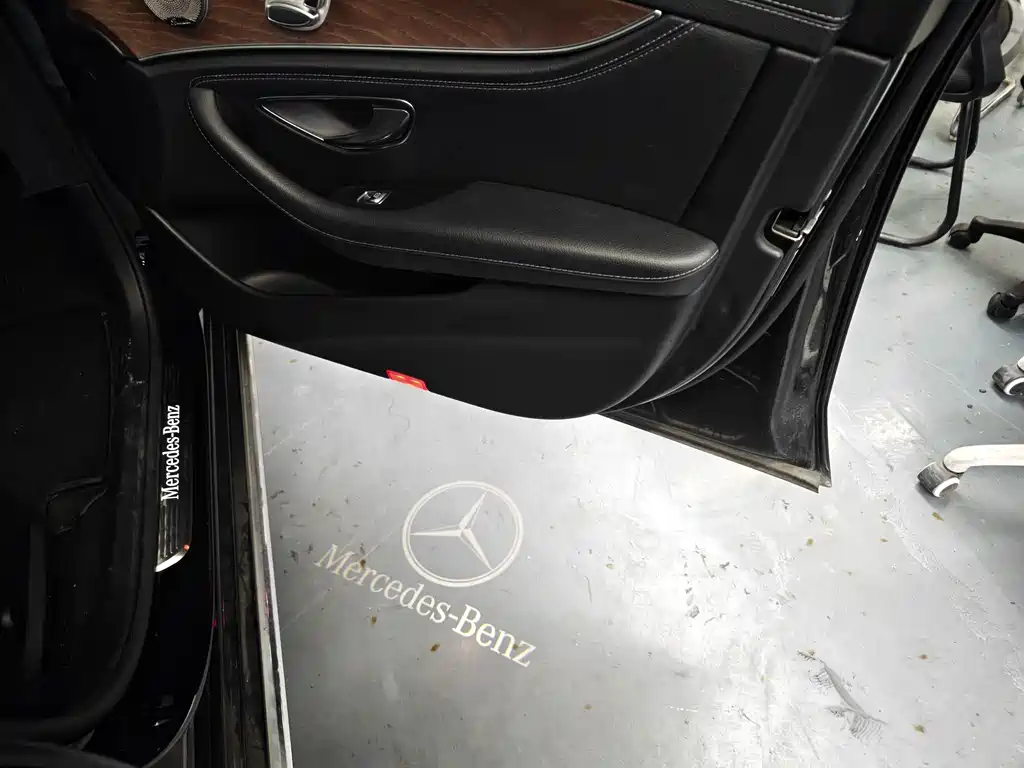 Mercedes-Benz E-Class — миниатюра 12