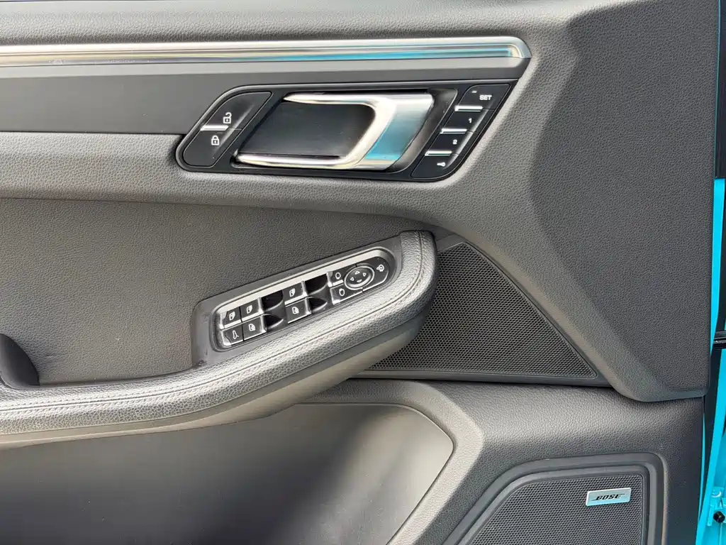 Porsche Macan — миниатюра 10