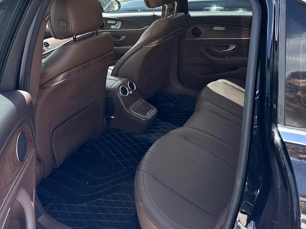 Mercedes-Benz E-Class — миниатюра 9