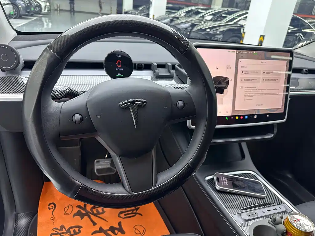 Tesla Model Y — миниатюра 7