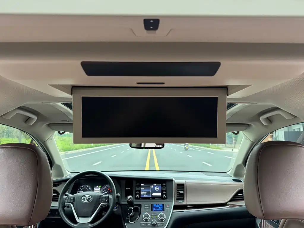 Toyota Sienna — миниатюра 21