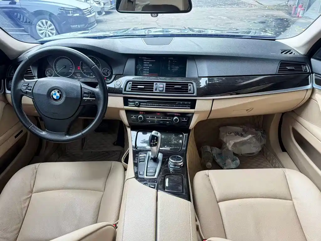 BMW 5 Series — миниатюра 5