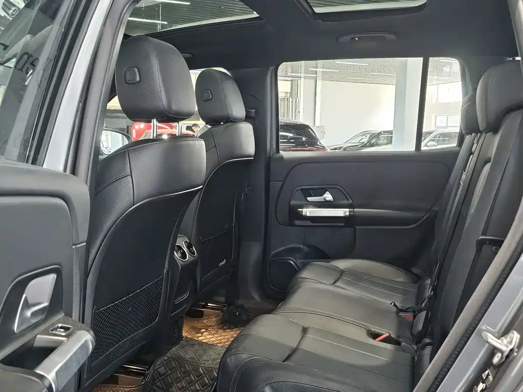 Mercedes-Benz GLB — миниатюра 8