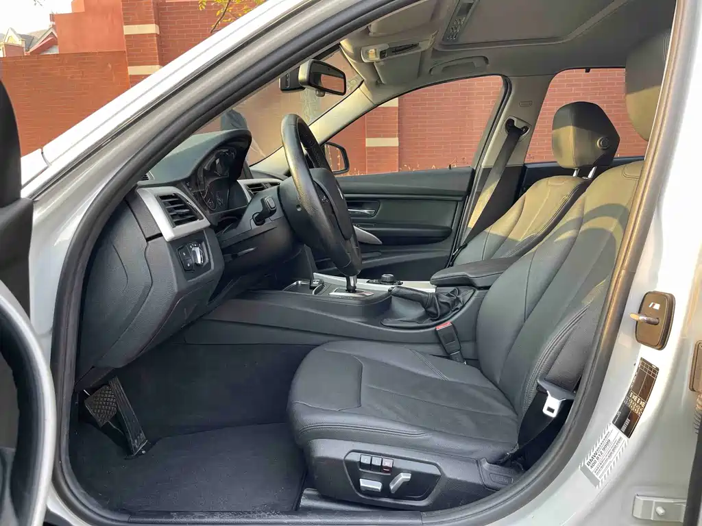 BMW 3 Series — миниатюра 4