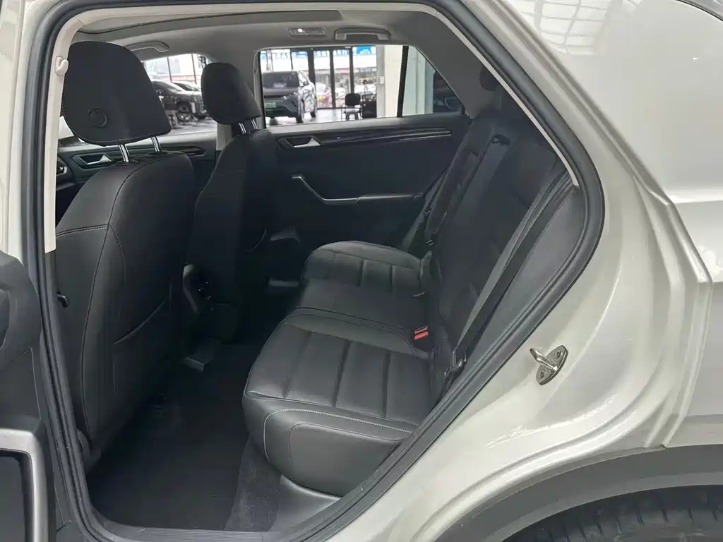 Volkswagen T-Roc — миниатюра 12