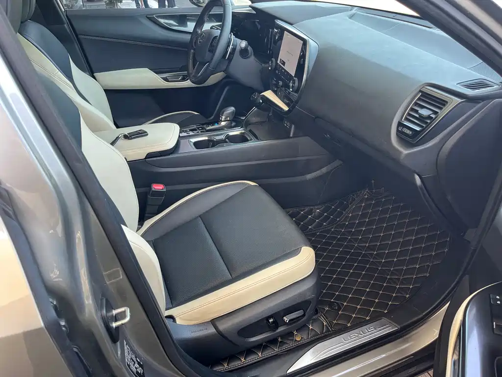Lexus NX — миниатюра 10