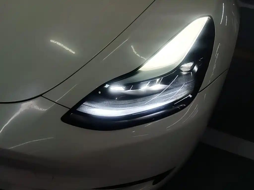Tesla Model Y — миниатюра 24