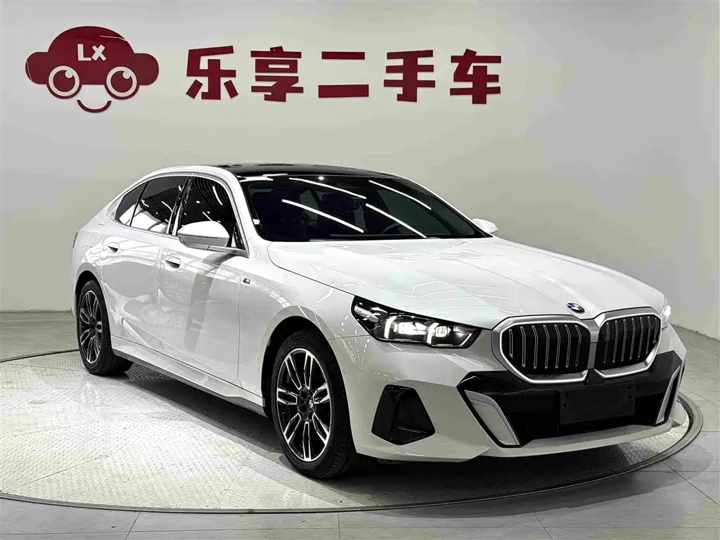 BMW 5 Series — миниатюра 7