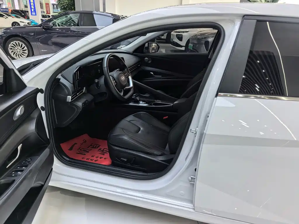 Hyundai Elantra — миниатюра 4