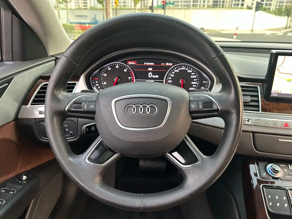 AUDI A8