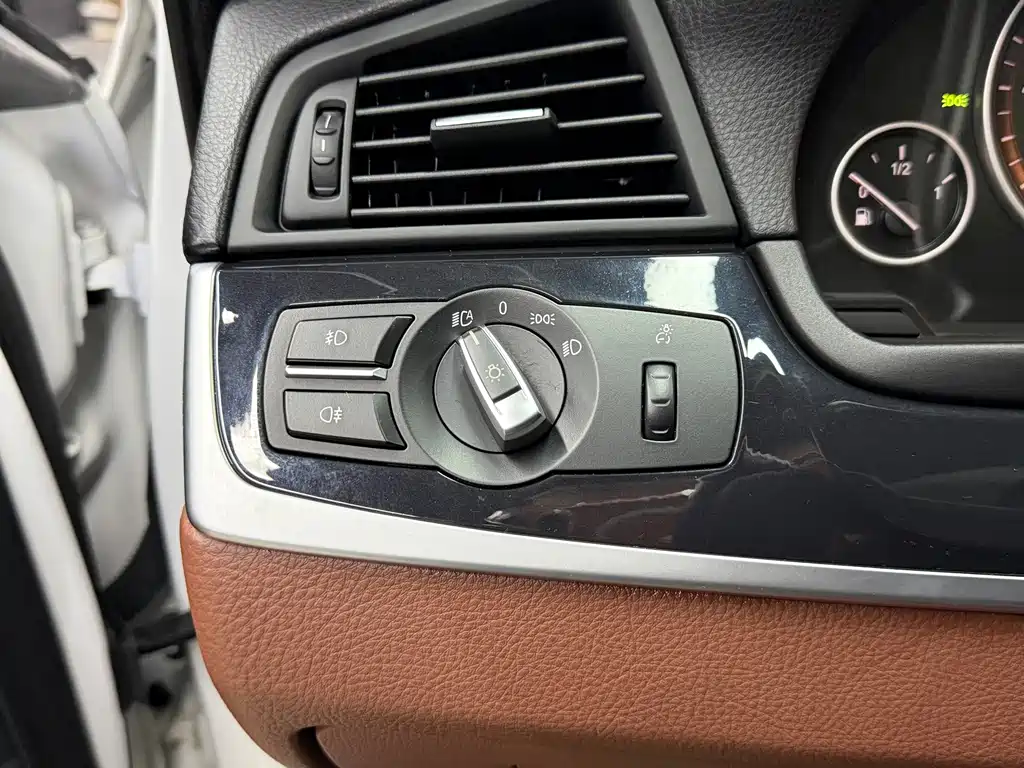 BMW 5 Series — миниатюра 17