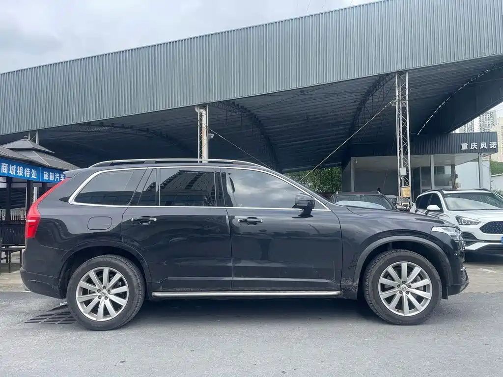 Volvo XC90 — миниатюра 10