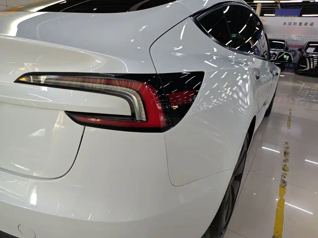 Tesla Model 3 — миниатюра 8
