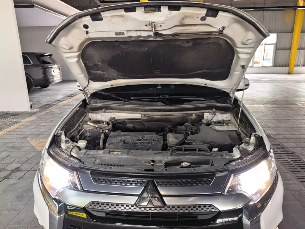 Mitsubishi Outlander — миниатюра 20