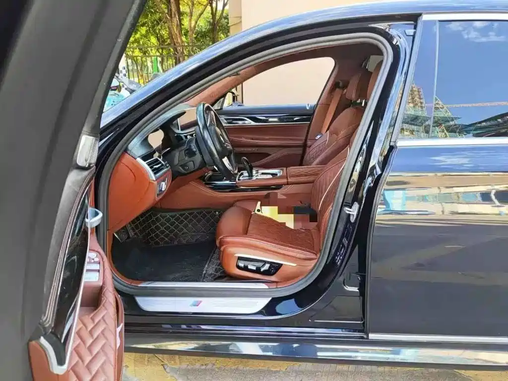 BMW 7 Series — миниатюра 4
