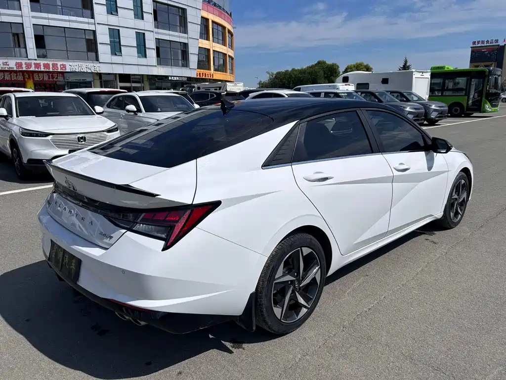 Hyundai Elantra — миниатюра 7